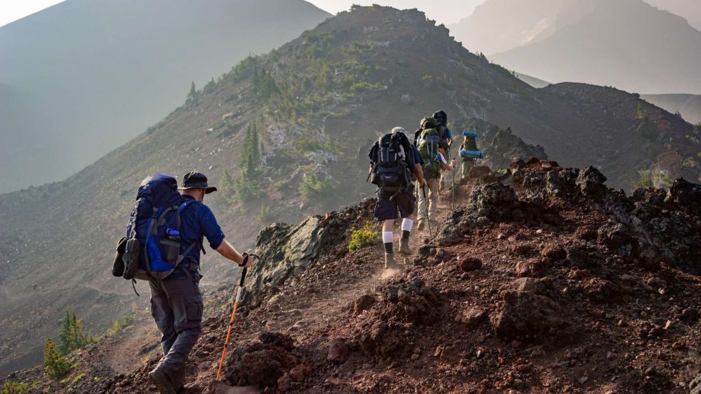 Groupe de randonneurs lors d'un voyage en montagne